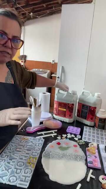 Cliente Resinova usando o produto — vídeo 2